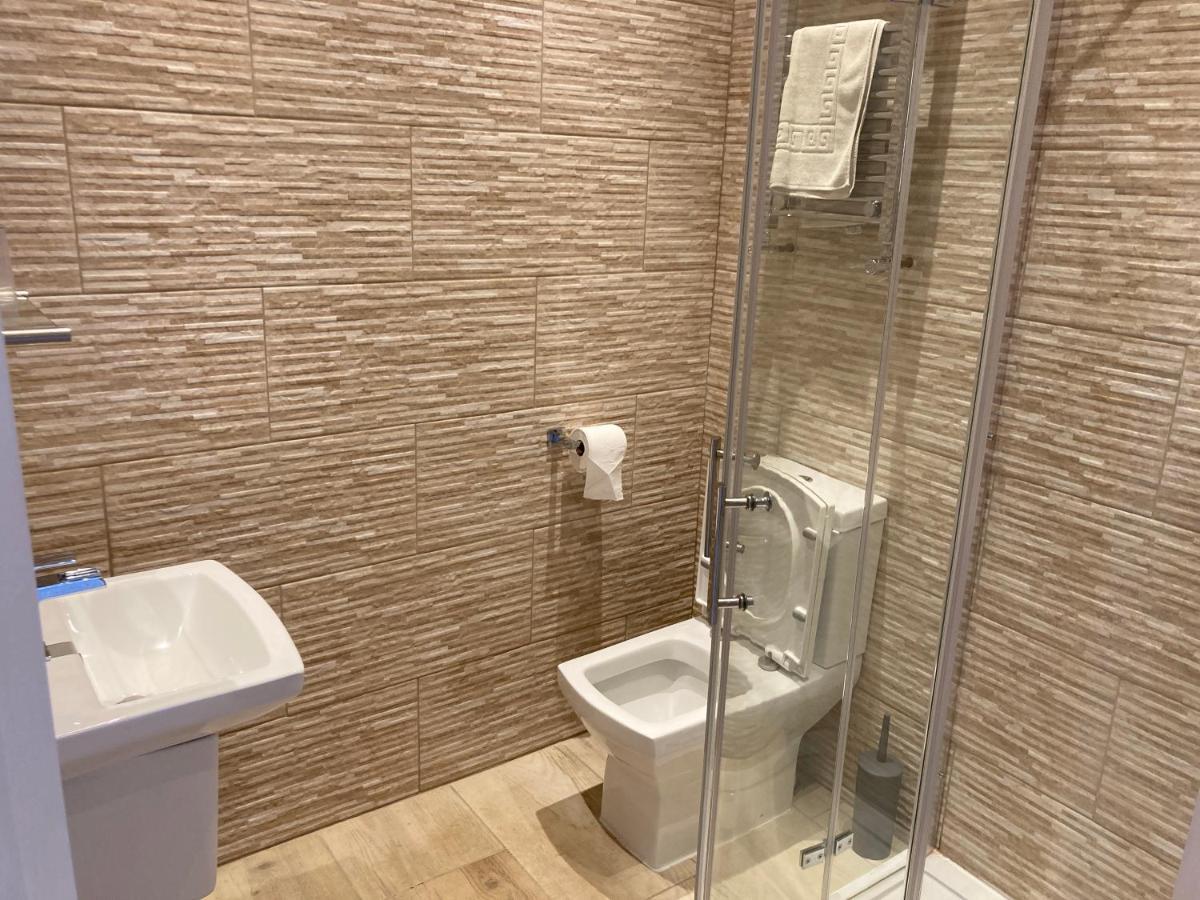 Wicks At 26 Hotel Sandown Bagian luar foto