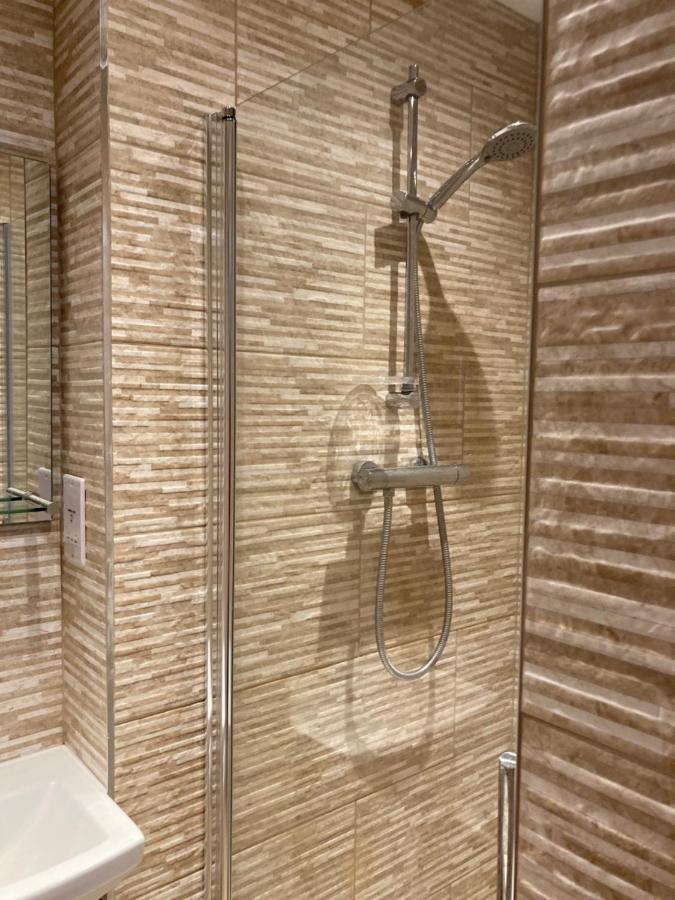 Wicks At 26 Hotel Sandown Bagian luar foto